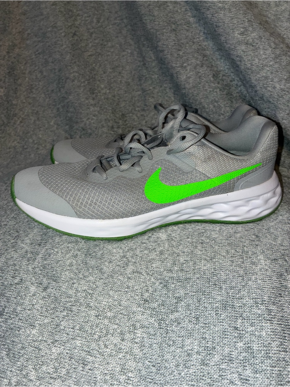 Nike Boys Revolution Running Shoes Size 7Y